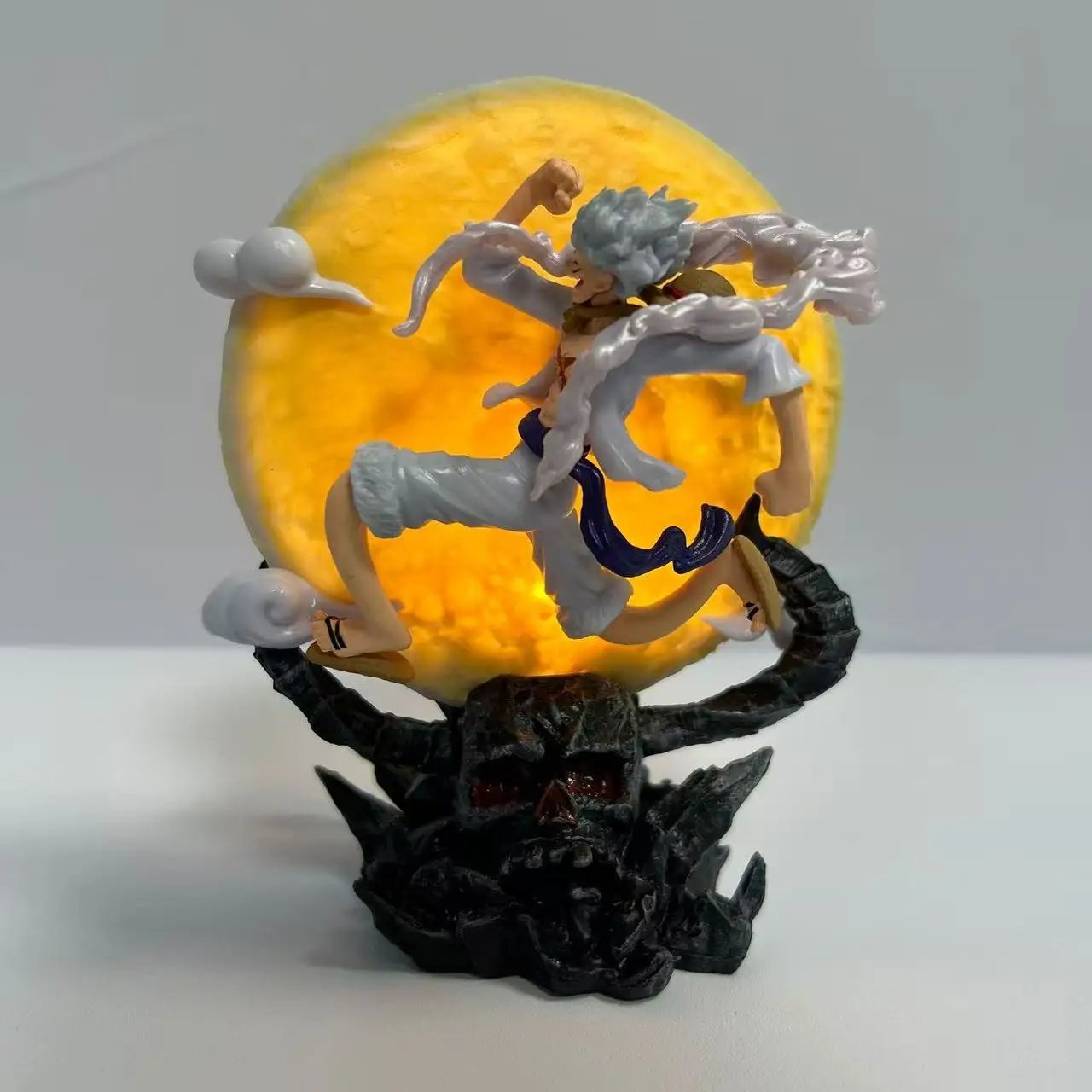 ONE PIECE Gear 5 Luffy – 14cm Flying to the Moon - Close-Up | Kamigami – One Piece Collectibles