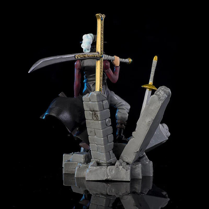 ONE PIECE Dracule Mihawk 14CM Action – Top Decisive Battle - Detail View | Kamigami – One Piece Collectibles